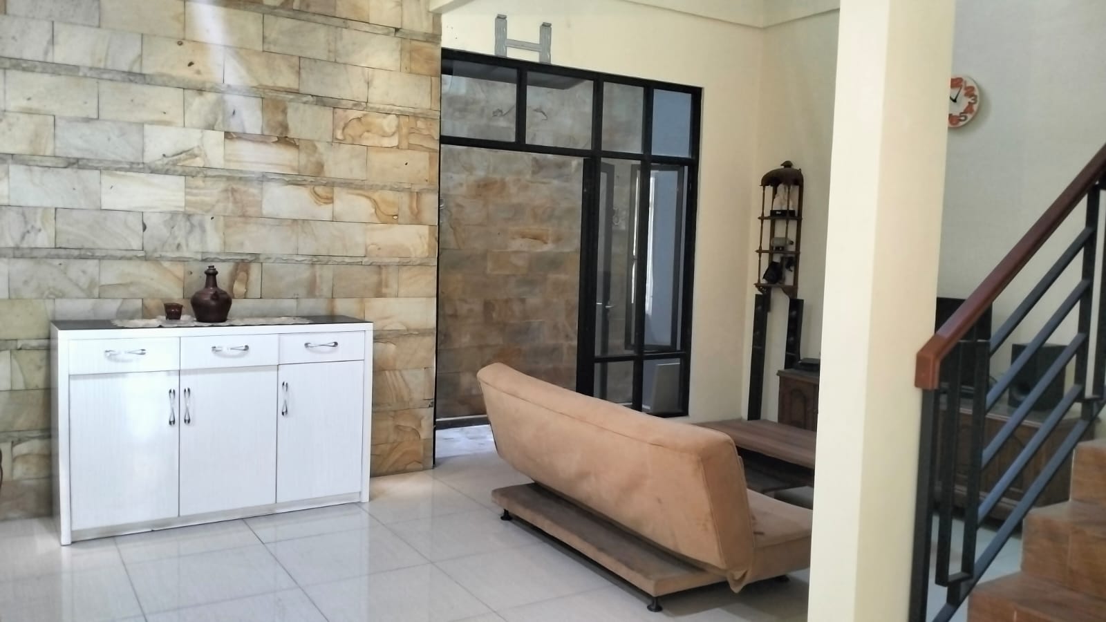 Rumah disewakan fully furnished di Taman Simpruk Lippo Cikarang